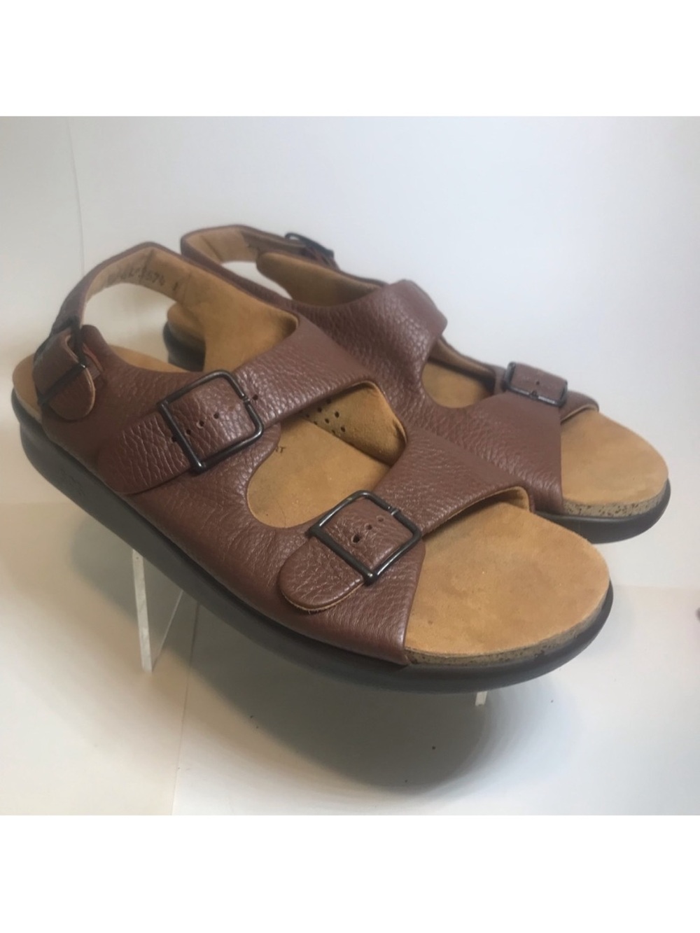 SAS “RELAXED” ABBER LEATHER 3 BUCKLE  SANDAL- WOMENS SIZE 11 NARROW